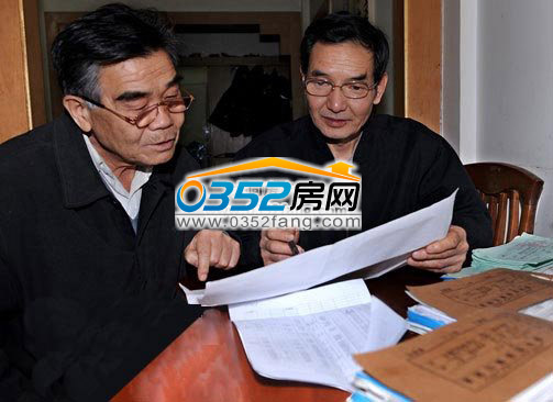 图为崔德铨(左)和张发友(右)