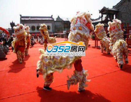 仪式现场龙狮齐舞