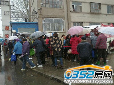 天气虽冷,居民们热情不减