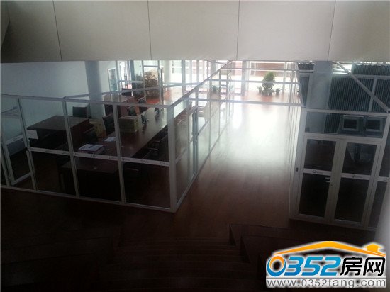 地下一层的办公区域