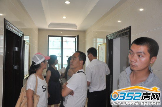 网友参观伦敦街公寓样板间