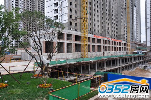 商业配套齐全 共有4000左右停车位