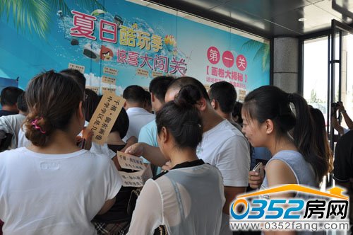 第一关:市民在商讨谜底