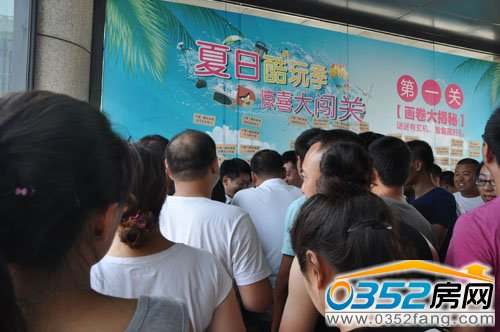 工作人员为客户揭晓谜底