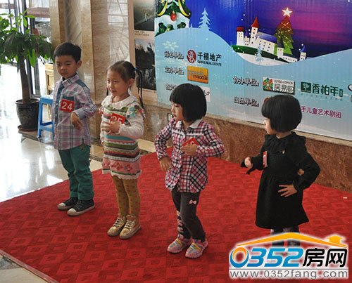 小朋友们同台表演引发小高潮