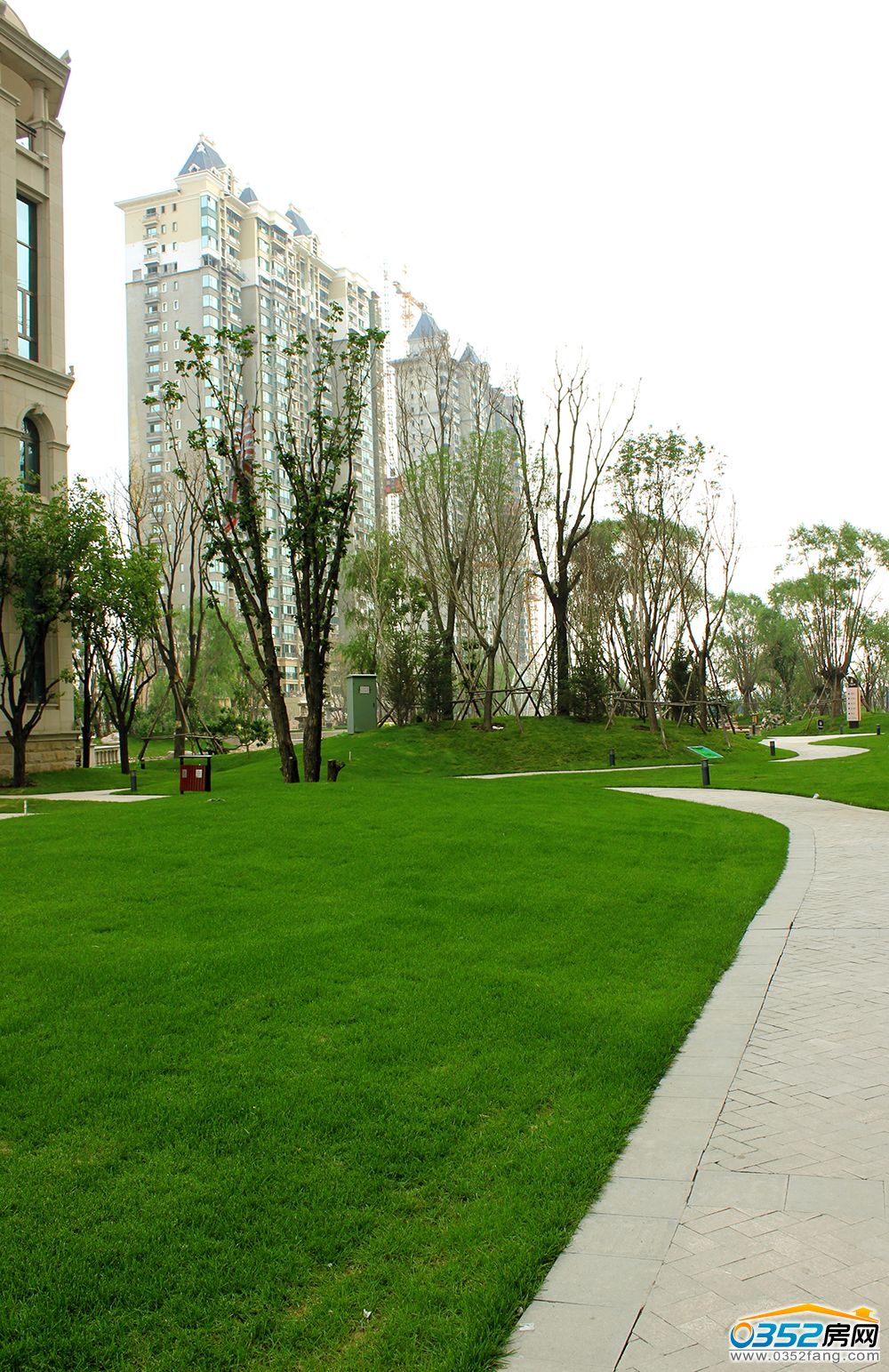恒大绿洲园林景观中的绿地实景图-大同楼盘实