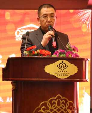 山西地产人俱乐部会长李峰上台致辞