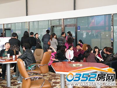 业主正在等待签署交房标准补的充合同