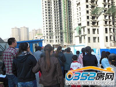 置业者参观财富官邸施工现场2