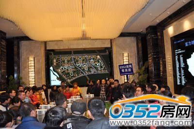 大同富力城置业顾问讲解沙盘