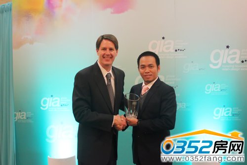 首席文化执行官邱浩洋代表慕思领奖