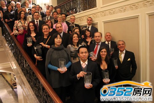 各国获奖代表合影