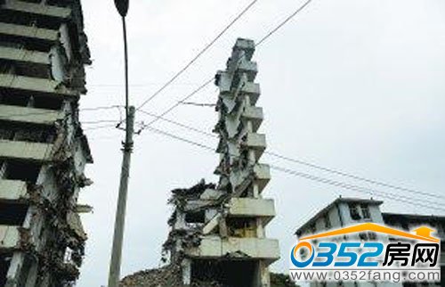 拆楼能拆出这效果 也真难为施工方了