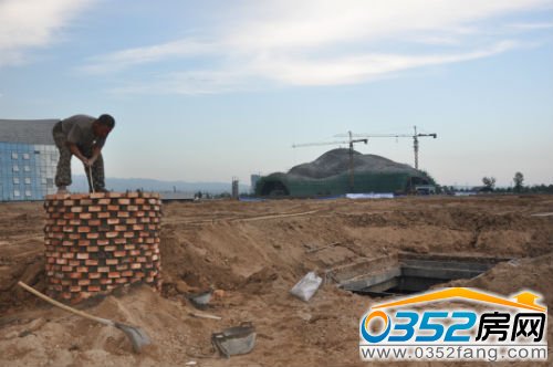 位于美术馆北侧的地库进行水井建造