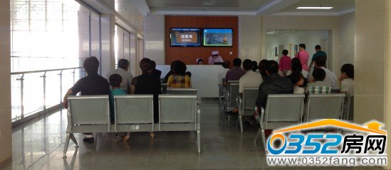 二楼、三楼各科门诊都设有如上图所示的等候区