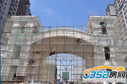 千禧御东画卷东门外部完成大理石覆面