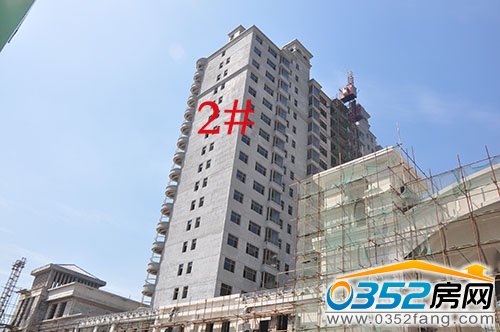 千禧御东画卷2号楼完成窗框、玻璃安装