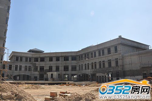 千禧御东画卷会所完成窗框安装