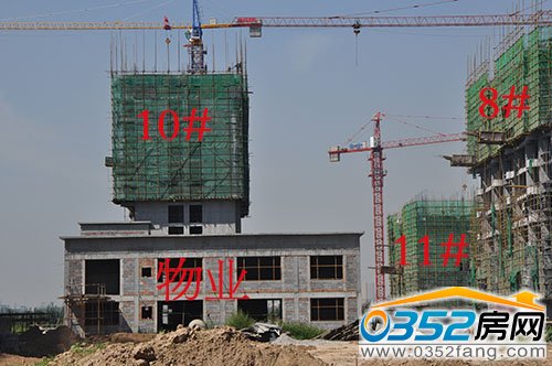 千禧御东画卷2层物业进行窗框安装