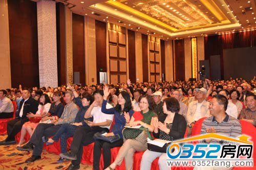 观众现场互动提问