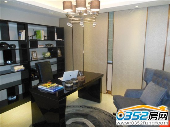 中央美域132.21㎡样板房-----雅静沉稳的书房