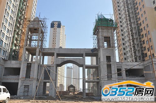 财富官邸西门正面