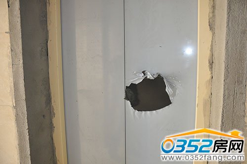 财富官邸采用高品质电梯门