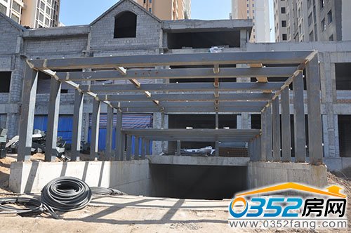 财富官邸地下车库外部