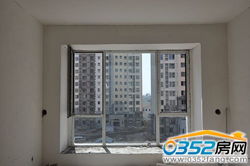 财富官邸采用断桥铝合金双层中空玻璃,品牌五金件南山牌主材