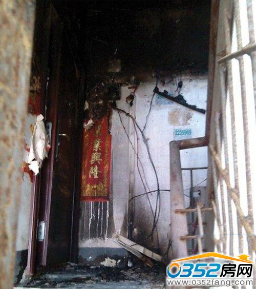 失火房屋狼藉不堪