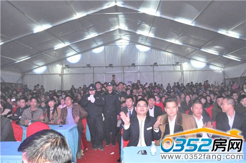 活动现场吸引众多市民前来捧场