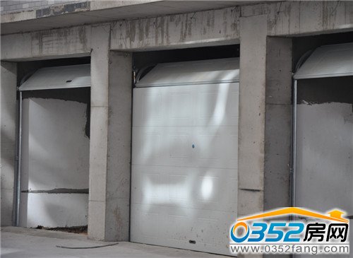 北馨理想城二期内部车库已经安装上门