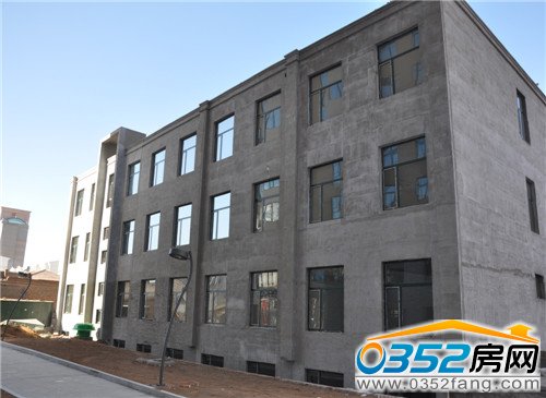 北馨理想城二期会所已经安装好玻璃