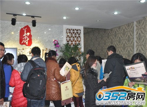房网网友向观澜华府置业顾问详细了解项目信息