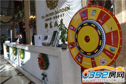 千禧御东画卷转盘抽家电活动吸引大批客户