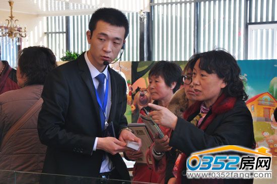 房网网友向盛世豪庭置业顾问了解信息