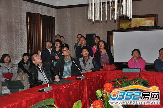 御河九号置业顾问向网友介绍社区智能系统