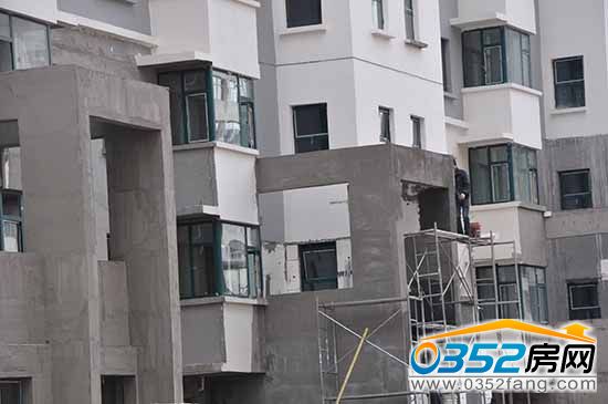 府南街8号 府南街8号项目楼体单元门建设过程中