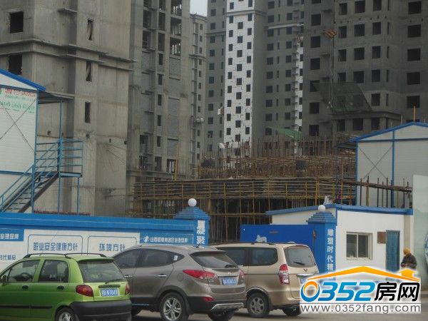 亲水湾龙园 亲水湾龙园部分商铺开始二层建设