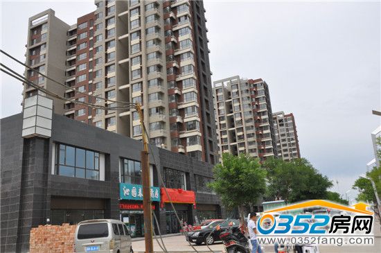 6月19日小区外围商业-药店