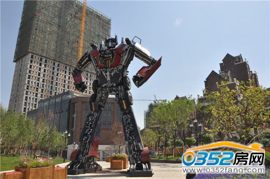 11米高的擎天柱霸气十足