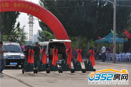 鸣炮奏乐