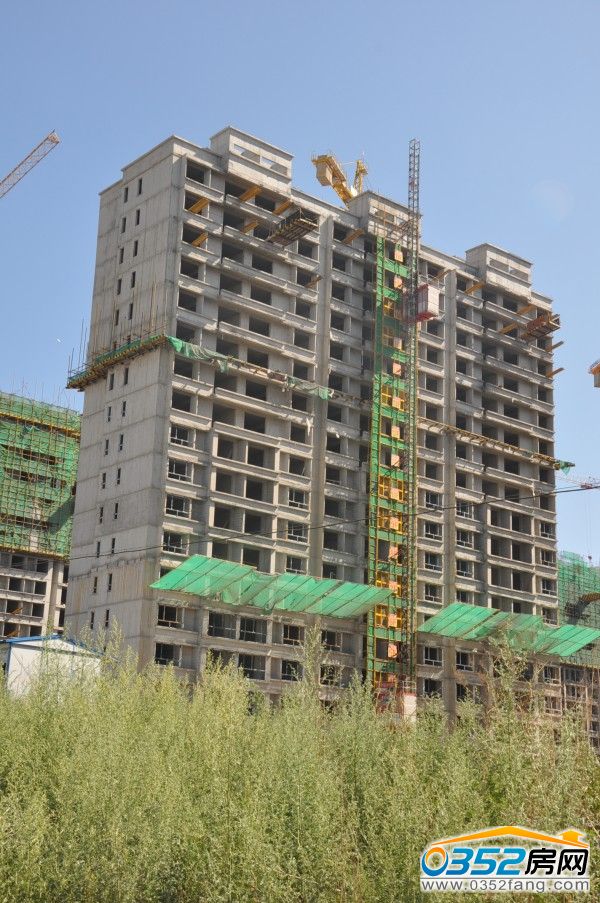 御昌佳园二期13号楼已经封顶,共18层(2014.8.7)