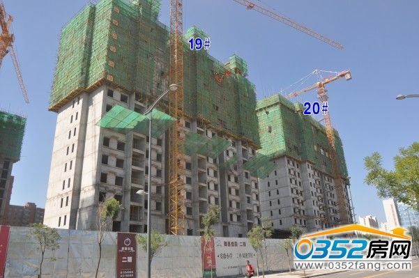 御昌佳园二期19号楼封顶、20号楼建至16层(2014.8.7)