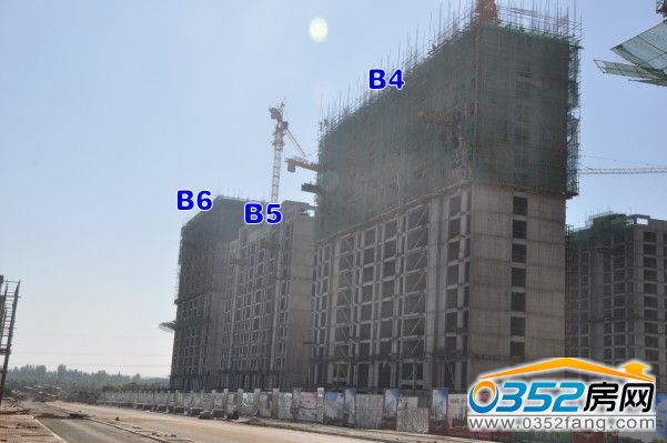 睿和锦城B4、B6号楼建至18层左右、B5号楼封顶(2014.8.7)