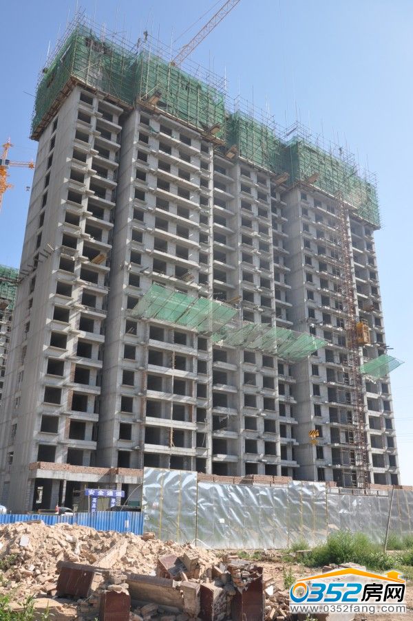 睿和锦城B7号楼建至19层(2014.8.7)