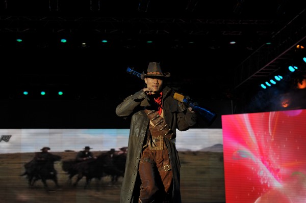 高端特技飞刀表演