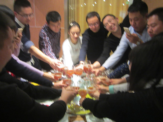 考察团的接风宴