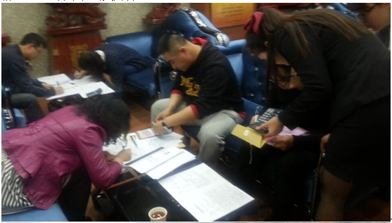 金水湾业主办理公积金现场