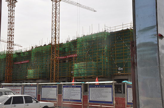 上河万家广场部分楼梯建设至四层